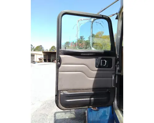 PETERBILT 335 2005-2010 DOOR ASSEMBLY, FRONT