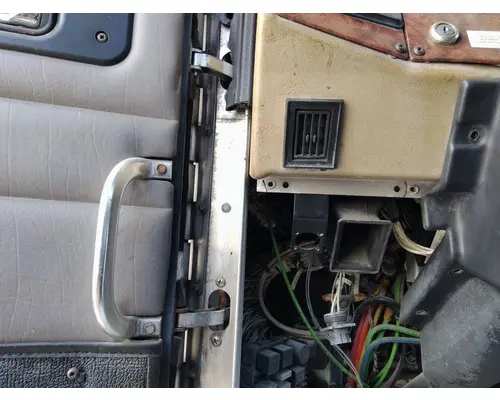 PETERBILT 335 2005-2010 DOOR ASSEMBLY, FRONT