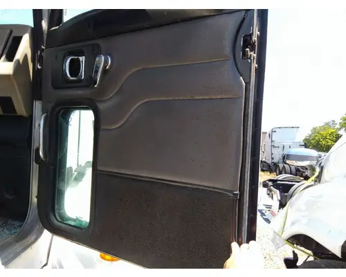 PETERBILT 335 2005-2010 DOOR ASSEMBLY, FRONT