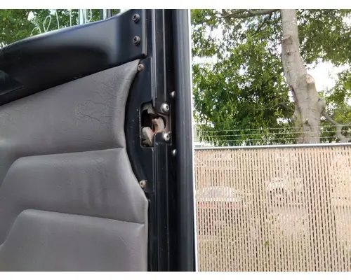 PETERBILT 335 2005-2010 DOOR ASSEMBLY, FRONT