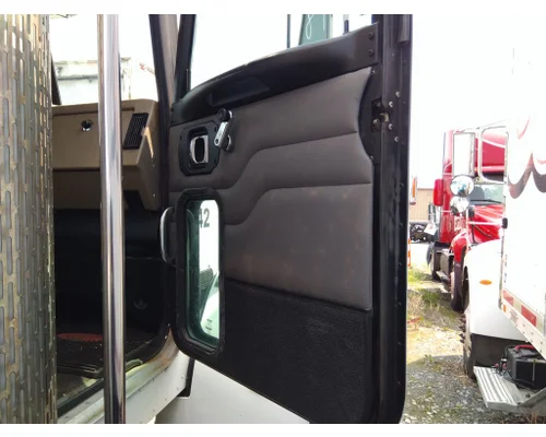 PETERBILT 335 2005-2010 DOOR ASSEMBLY, FRONT
