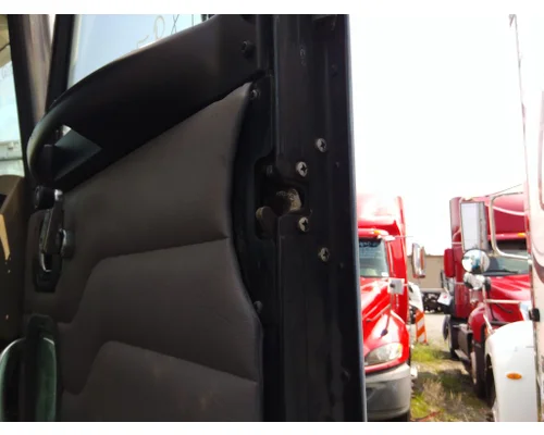 PETERBILT 335 2005-2010 DOOR ASSEMBLY, FRONT