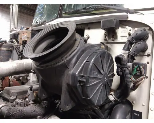 PETERBILT 335 AIR CLEANER