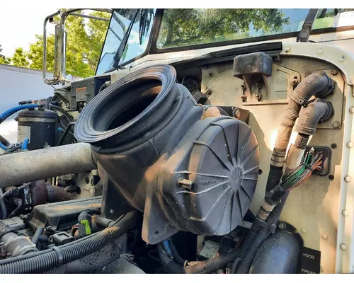 PETERBILT 335 AIR CLEANER