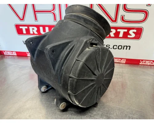 PETERBILT 335 Air Cleaner