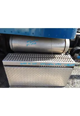 PETERBILT 335 BATTERY BOX COVER