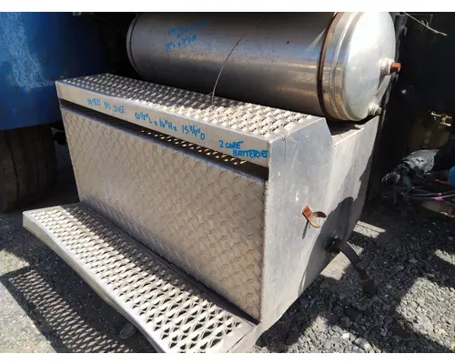 PETERBILT 335 BATTERY BOX COVER