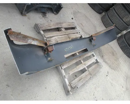 PETERBILT 335 Bumper Assembly, Front