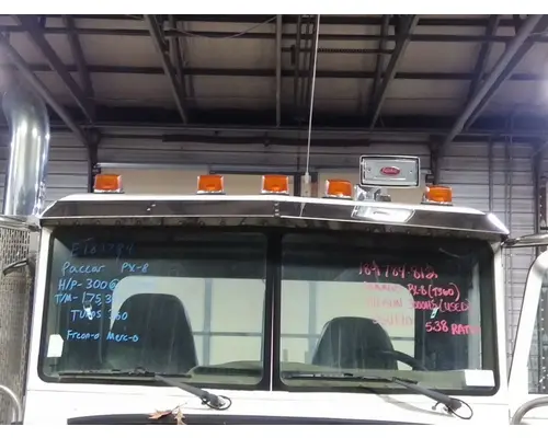 PETERBILT 335 CAB CLIP