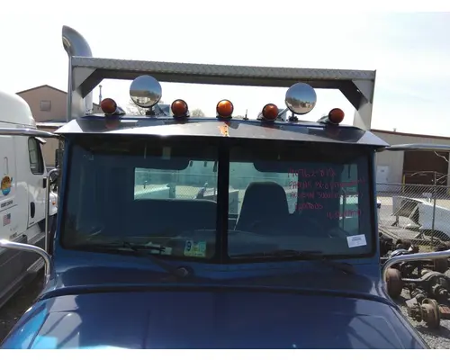 PETERBILT 335 CAB CLIP