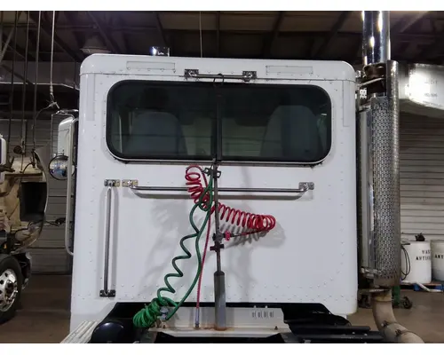 PETERBILT 335 CAB