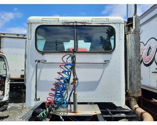 PETERBILT 335 CAB