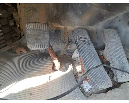 PETERBILT 335 Cab Mount