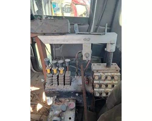 PETERBILT 335 Cab Mount