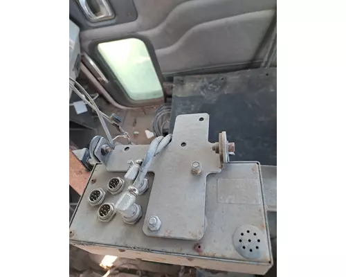 PETERBILT 335 Cab Mount