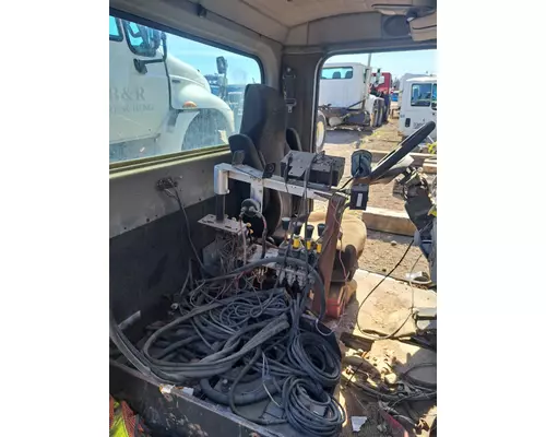 PETERBILT 335 Cab Mount