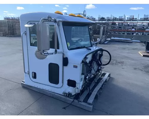 PETERBILT 335 Cab