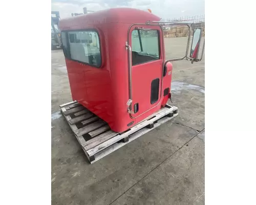 PETERBILT 335 Cab