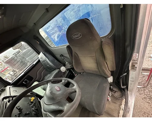 PETERBILT 335 Cab