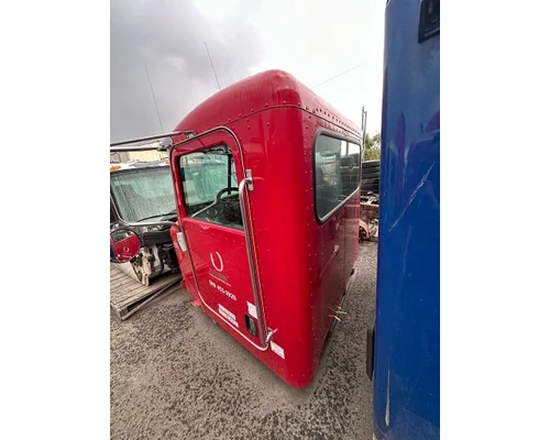 PETERBILT 335 Cab