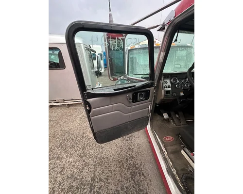 PETERBILT 335 Cab