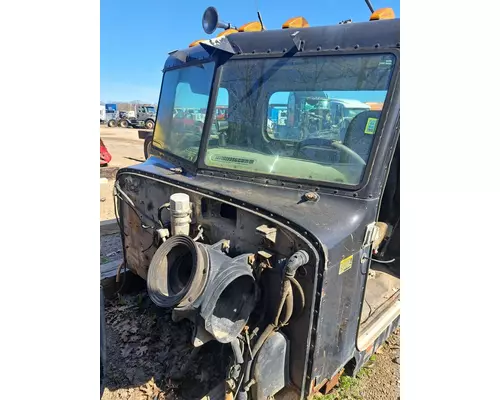 PETERBILT 335 Cab