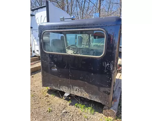 PETERBILT 335 Cab