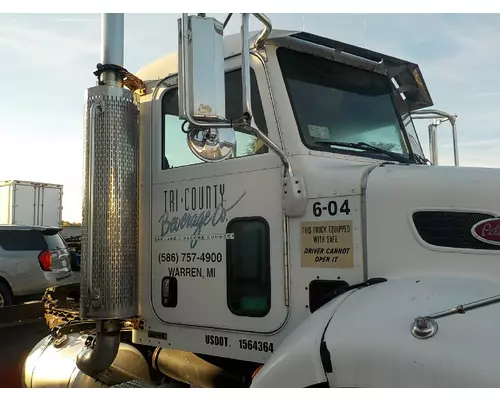 PETERBILT 335 Cab