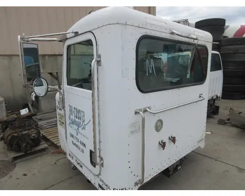 PETERBILT 335 Cab