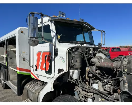 PETERBILT 335 Cab