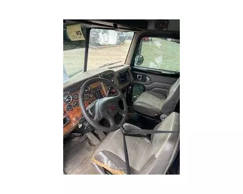 PETERBILT 335 Cab