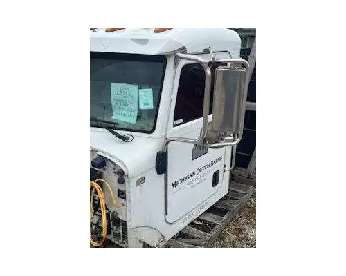PETERBILT 335 Cab