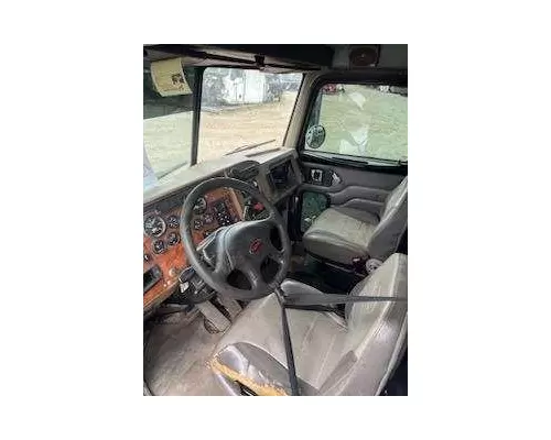 PETERBILT 335 Cab