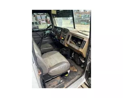 PETERBILT 335 Cab