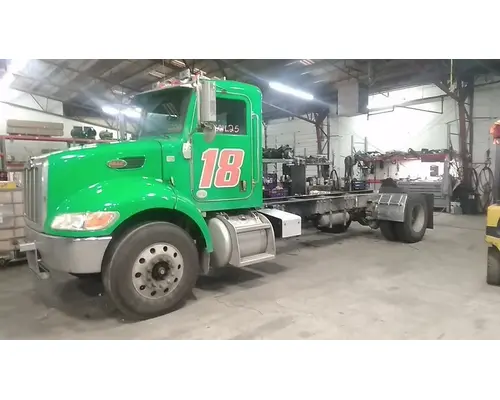 PETERBILT 335 Complete Vehicle