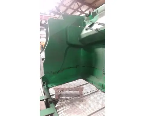 PETERBILT 335 Complete Vehicle