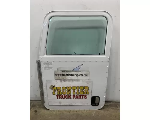 PETERBILT 335 Door Assembly, Front