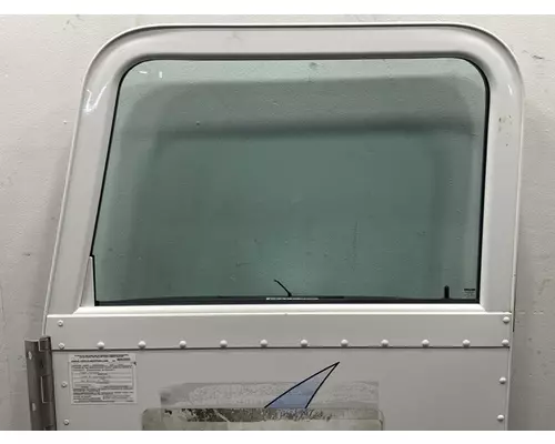 PETERBILT 335 Door Assembly, Front