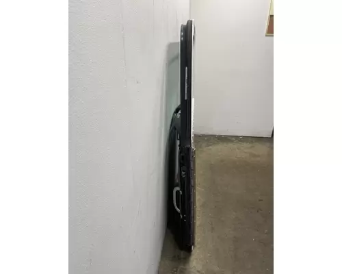 PETERBILT 335 Door Assembly, Front