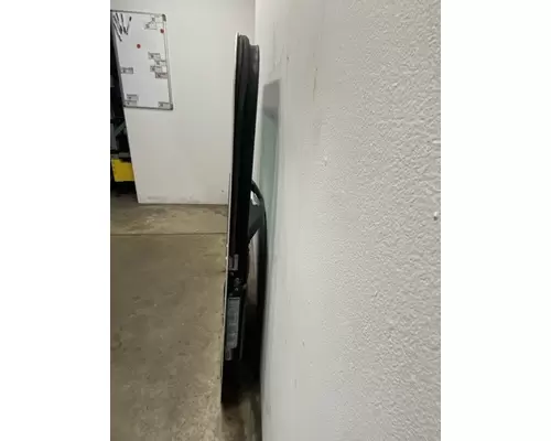 PETERBILT 335 Door Assembly, Front