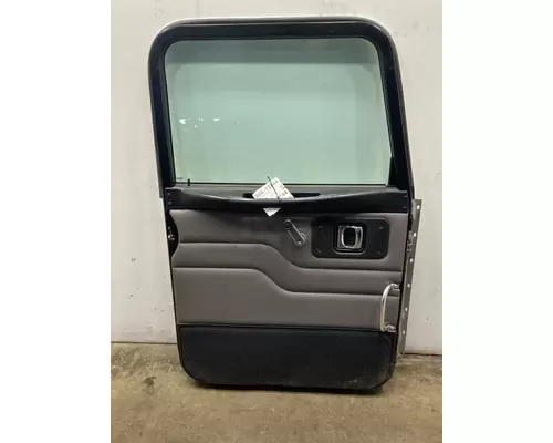 PETERBILT 335 Door Assembly, Front