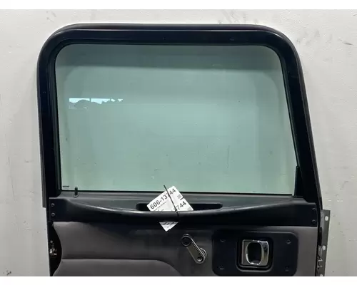 PETERBILT 335 Door Assembly, Front