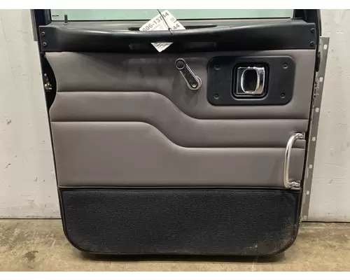 PETERBILT 335 Door Assembly, Front
