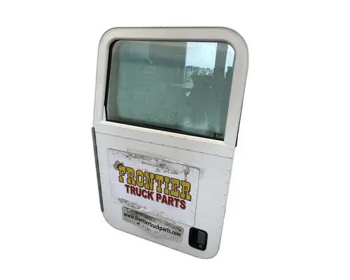 PETERBILT 335 Door Assembly, Front