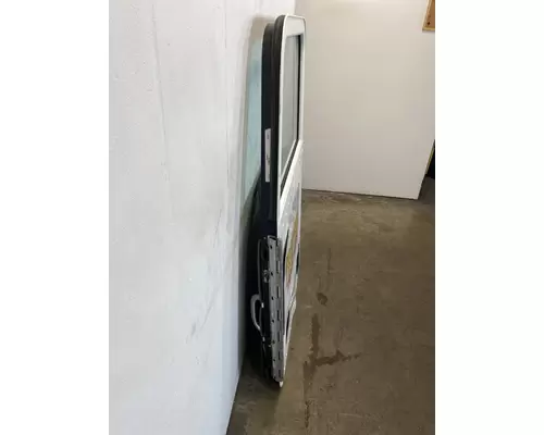 PETERBILT 335 Door Assembly, Front