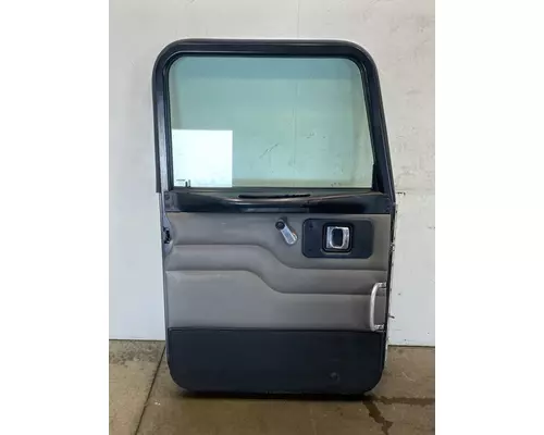 PETERBILT 335 Door Assembly, Front