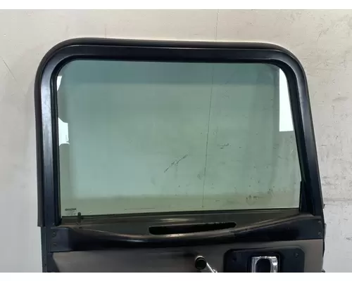 PETERBILT 335 Door Assembly, Front