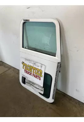PETERBILT 335 Door Assembly, Front