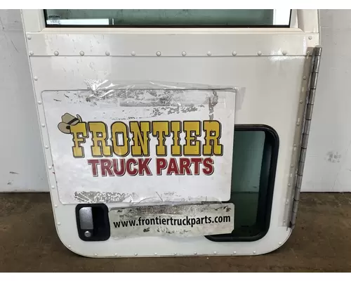 PETERBILT 335 Door Assembly, Front