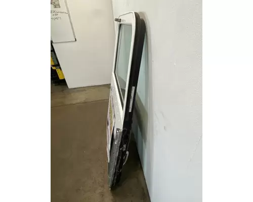 PETERBILT 335 Door Assembly, Front